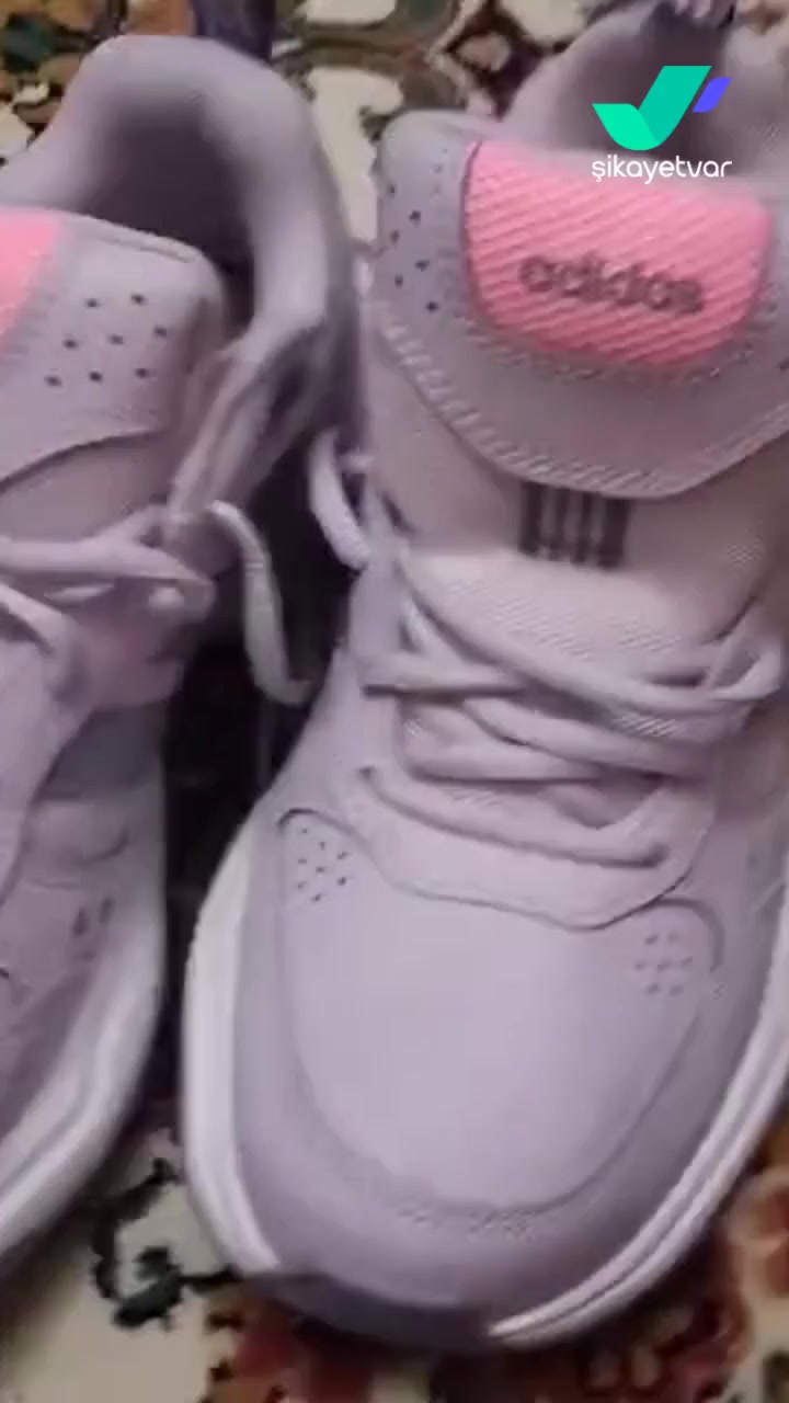 Adidas Ayakkabı İçindeki Yanlış Dikim Hatasından Ayaklarımı Acıtması videonun kapak resmi