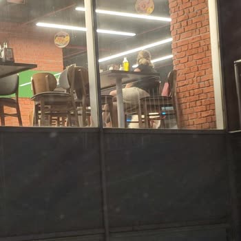 Köfteci Yusuf Yeme İçme Mekanında Köpek Bulundurmakta