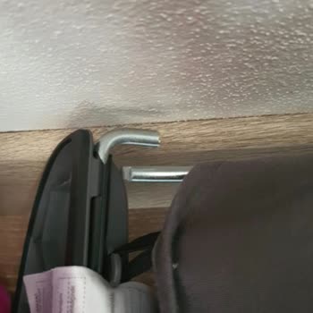 Babybjörn Ana Kucağı Demirinden Kırıldı