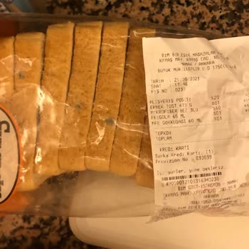BİM Tost Ekmeğini Küflü Satıyor!