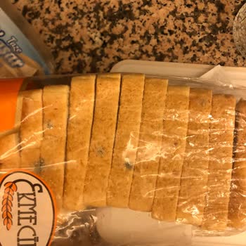 BİM Tost Ekmeğini Küflü Satıyor!