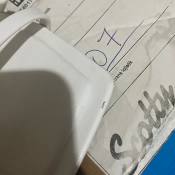 Stradivarius Ayakkabısını Soyulma Oldu