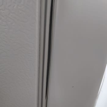 Uğur Soğutma Uğur Buzdolabı Üst Kapak Contası Da Yırtık