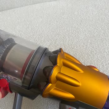 Dyson V12 Cihazın 1 Kullanımda Boyası Döküldü. Cihazı Göndermiyorlar