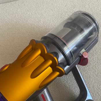 Dyson V12 Cihazın 1 Kullanımda Boyası Döküldü. Cihazı Göndermiyorlar