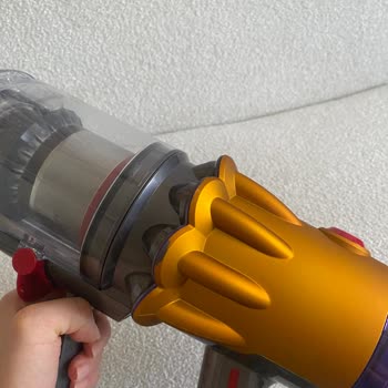 Dyson V12 Cihazın 1 Kullanımda Boyası Döküldü. Cihazı Göndermiyorlar