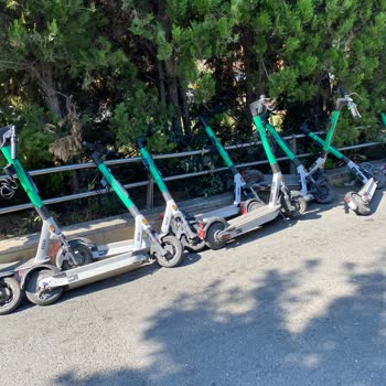 Martı Scooter Kullanıcı Park Dağınıklığı