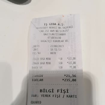 KFC Hamburgerlerine Eksik Malzeme Koyuyor