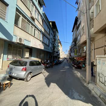 İzmir Büyükşehir Belediyesi Kaldırım Ve Bina Önü İşgali