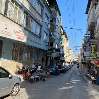 İzmir Büyükşehir Belediyesi Kaldırım Ve Bina Önü İşgali
