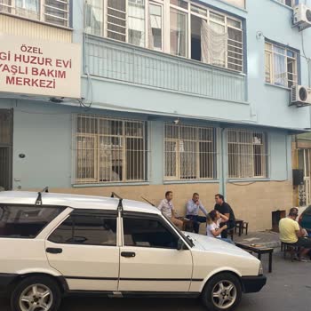 İzmir Büyükşehir Belediyesi Kaldırım Ve Bina Önü İşgali