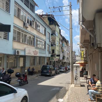 İzmir Büyükşehir Belediyesi Kaldırım Ve Bina Önü İşgali