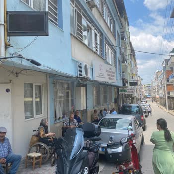 İzmir Büyükşehir Belediyesi Kaldırım Ve Bina Önü İşgali