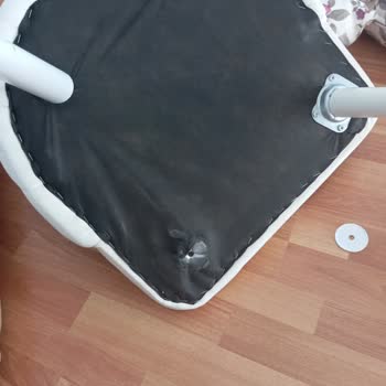 Özaydın AVM Masa Takımı Sandalyelerinin Ayağı Kırık