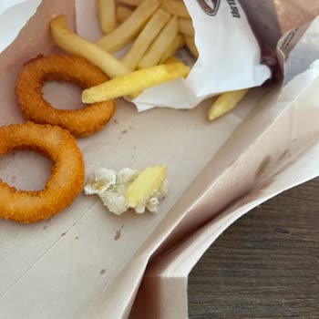 Usta Dönerci Yemeğin İçinden Bir Şey Çıktı