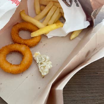 Usta Dönerci Yemeğin İçinden Bir Şey Çıktı