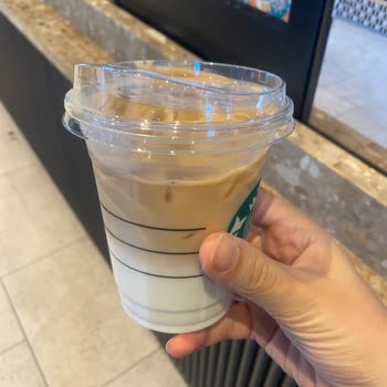 Starbucks 212 Ice Latte Kahve Oranı Düşük