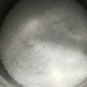 Saygın Gıda İçinde Siyahlıklar Olan Tuz