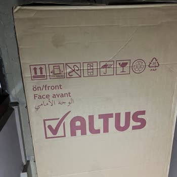 Altus Buzdolabı Kapağında Ezik Çıktı