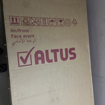 Altus Buzdolabı Kapağında Ezik Çıktı