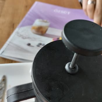 Özsüt Mall Of İstanbul, Çok Kirli