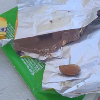 Ülker Antep Fıstıklı Çikolatadan Kabuklu Fıstık Çıktı