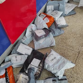 Sürat Kargo Kargolarımız Yerde Ve Üzerine Basılı Haldeydi
