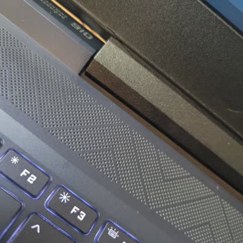 HP Victus Ekran Çatlaması