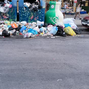 Buca Belediyesi Çöpleri Almıyor