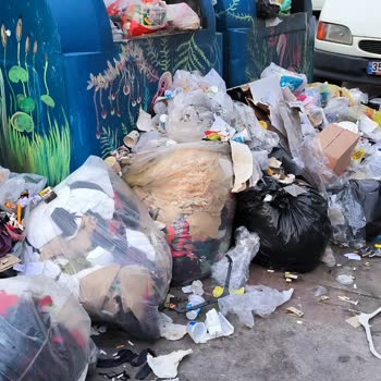 Buca Belediyesi Çöpleri Almıyor