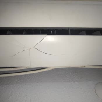 Daikin Klima İç Ünite Çatlayarak Dökülmesi