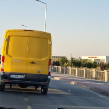 PTT Kargo Aracı Şoförünün Trafik Canavarlığı