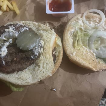 Burger King Yemek Hem Geç Hem Kötü Geldi