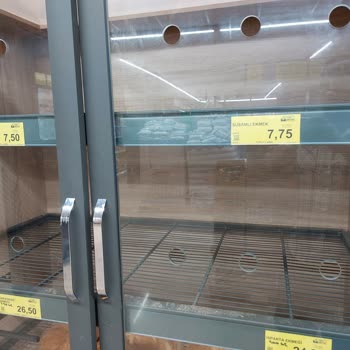 Saat 18:00'de 1 Aydır BİM'de Ekmek Yok!