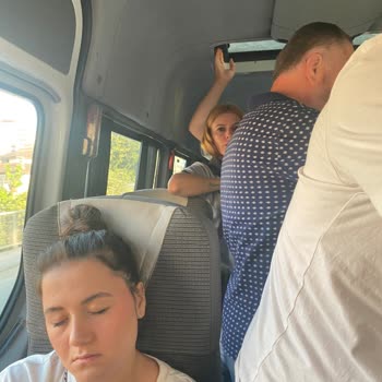Ordu Minibüsçüler Odası Ünye Ordu Dolmuş Durağı Ayakta Yolcu Alıyor