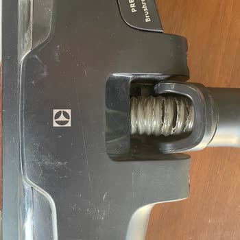 Media Markt Electrolux Şarjlı Dikey Süpürge Boru Patlağı Şikayeti