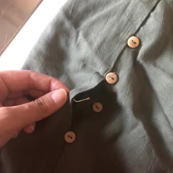 Zara'nın Yırtık Elbiseleri