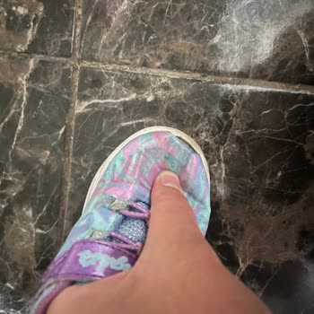 Sneaks Up Ayakkabıda Önlerde Ve Yanlarda Açılma