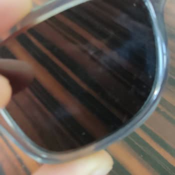 Emporio Armani Atasun Dan Aldığım Armani Gözlük Camları Kendi Kendine Dökülüyor