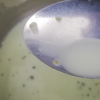 Pakmaya Pudingin İçinden Kabak Çekirdeği Kabuğu Çıktı