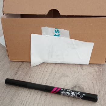 Maybelline New York Ambalajı Açılmış Ve Kuru Eyeliner Gönderildi