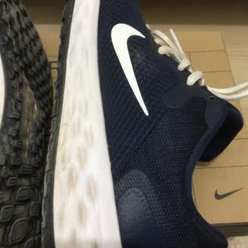 Nike Spor Ayakkabı Rahatsız Edici Ses Geliyor