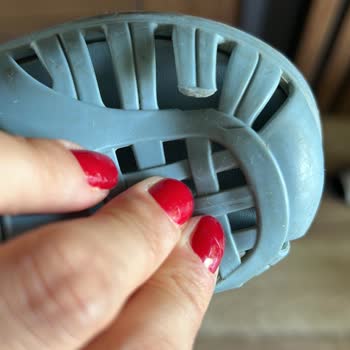 Parçalanan İgor Sandaletin Arkasında Durmayan Brand City