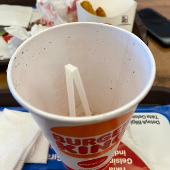 Akyakapark Burger King İçecek Otomatı Kirliliği