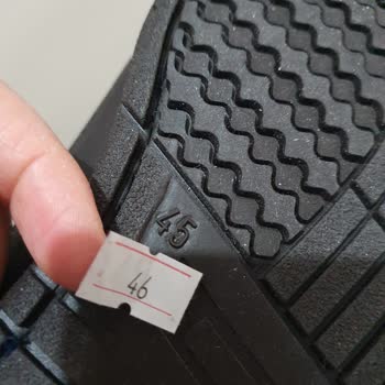 Deriden Yanlış No Ayakkabı Yollayıp Bir De Kabul Etmemek