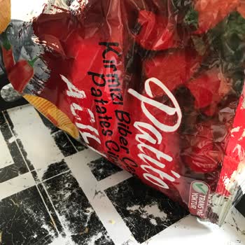 BİM Patito Cipsin İçinden Farklı Cisim Çıktı