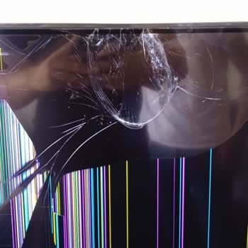 LG Kırık TV Ürüne Sahip Çıkmaması