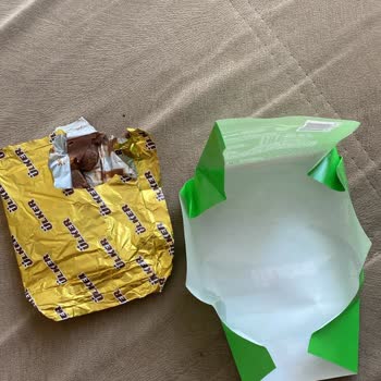 Ülker Antep Fıstığı Çikolatanın Yarısı Yoktu Ve Şekli Bozuktu
