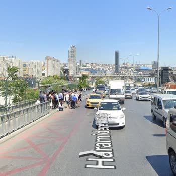 İBB - İstanbul Büyükşehir Belediyesi Metrobüs Üst Geçit Yetersizliği