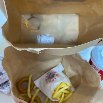 Saloon Burger Venezia AVM Kalitesini Bozdu